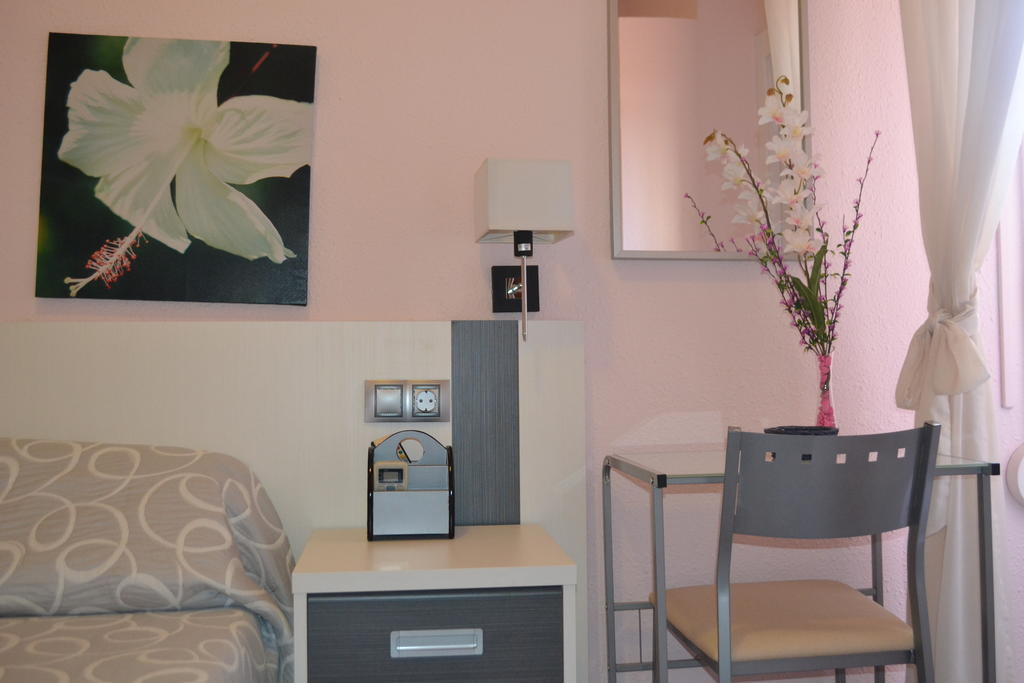 Hostal La Pilarica Paterna Habitación foto